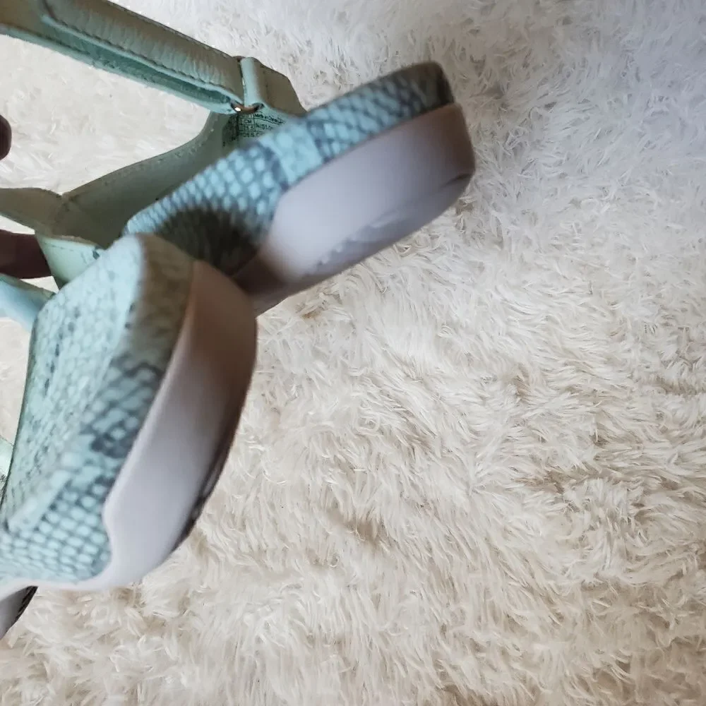 Vionic women sandals